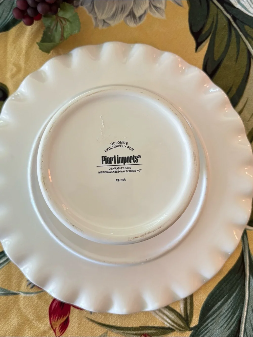 PIER 1 IMPORTS RARE Vintage White Dolomite Cake stand Ruffled Farmhouse Wedding